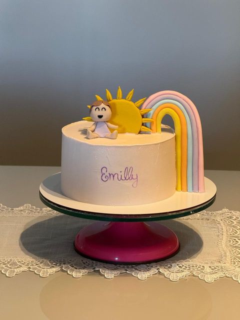 Bolo infantil tema leãozinho e arco-íris