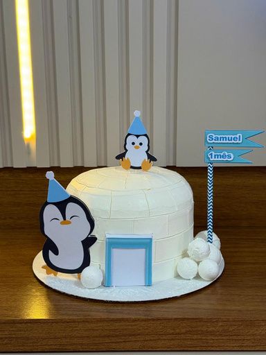 Bolo infantil tema pinguim com topo de papel
